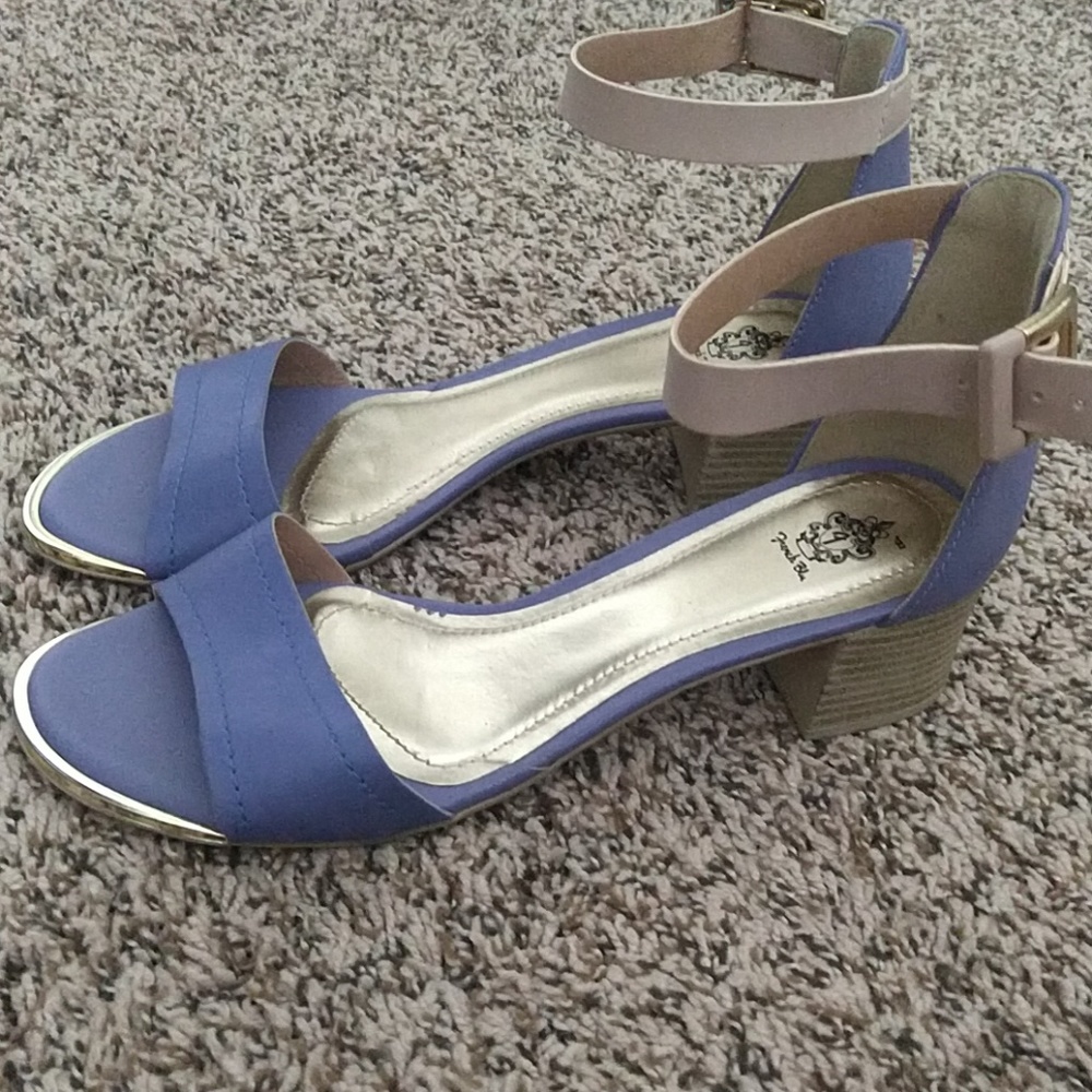 Heels - Picture 3 of 3